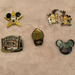 🔴 Disney Pins and Earrings